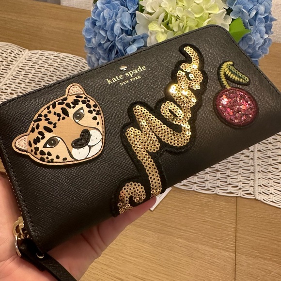 SOLD NWT Kate Spade Run Wild Leopard Neda Wallet - Picture 4 of 9